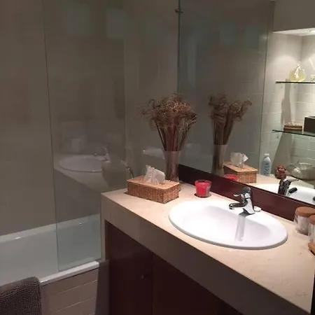 Vivenda Com Piscina Perto Da *