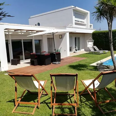 Vivenda Com Piscina Perto Da *
